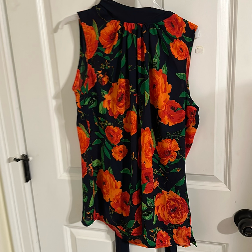 Brand New Never Worn Floral Top From New York And Company